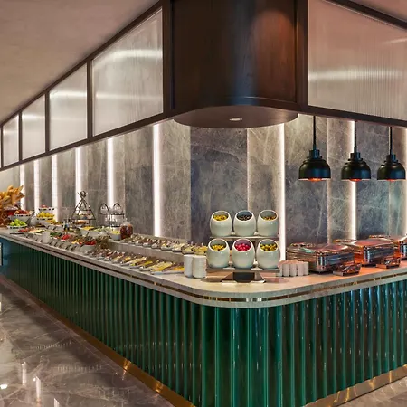 Elite World Hotel 5*