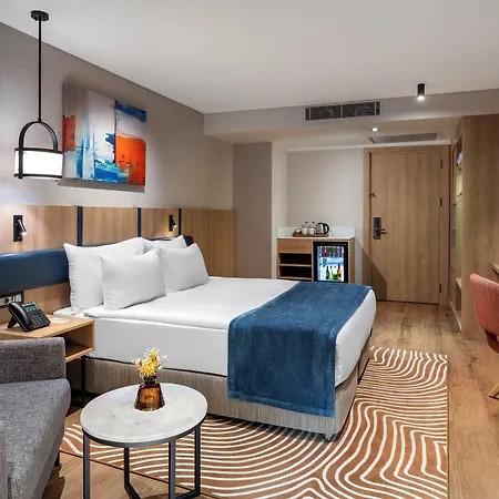 Elite World Hotel 5*