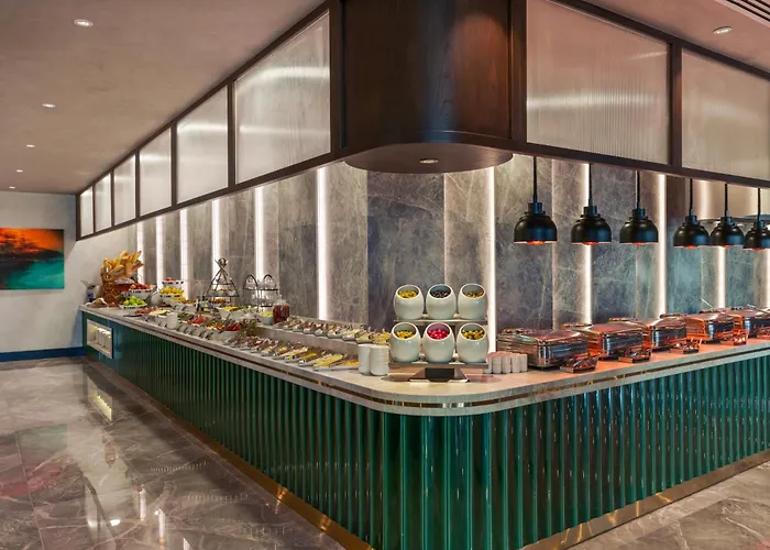 Elite World Hotel 5*